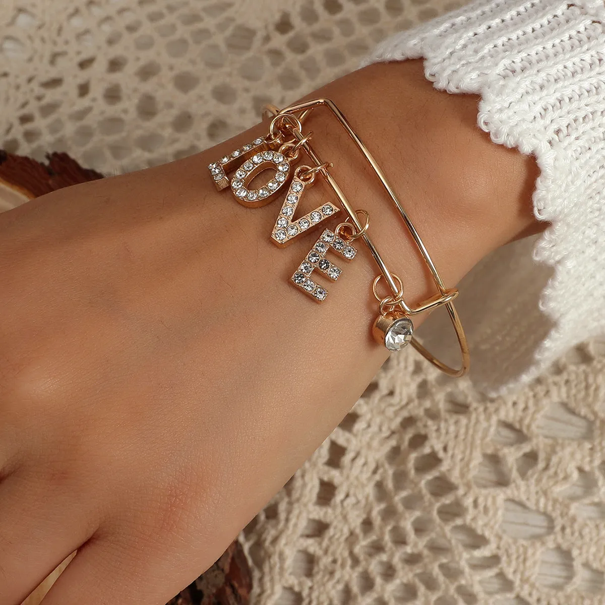 B829 - Retro simple alloy open bracelet