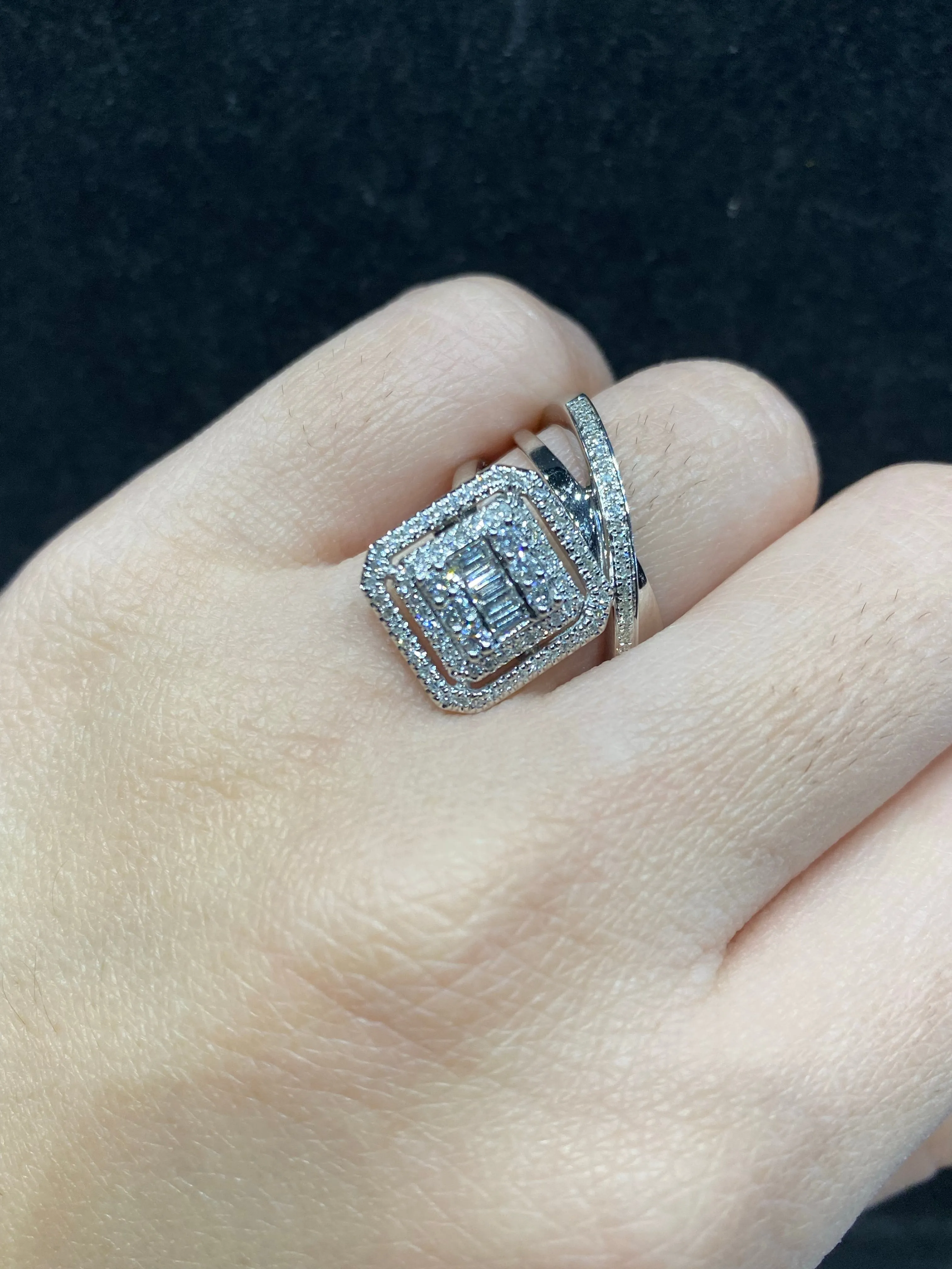 PREORDER | Cushion Crossover Diamond Ring 14kt