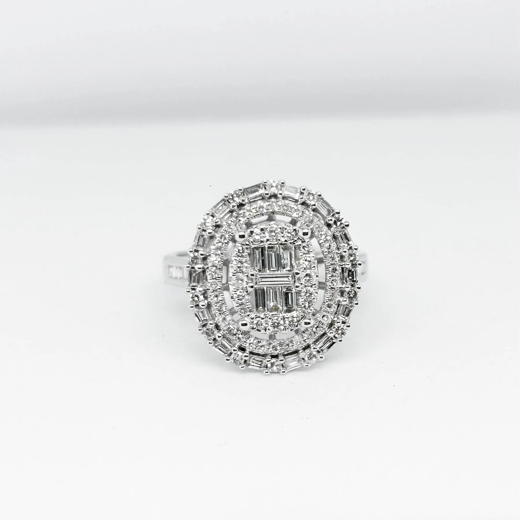 Round Baguette Diamond Ring 14kt