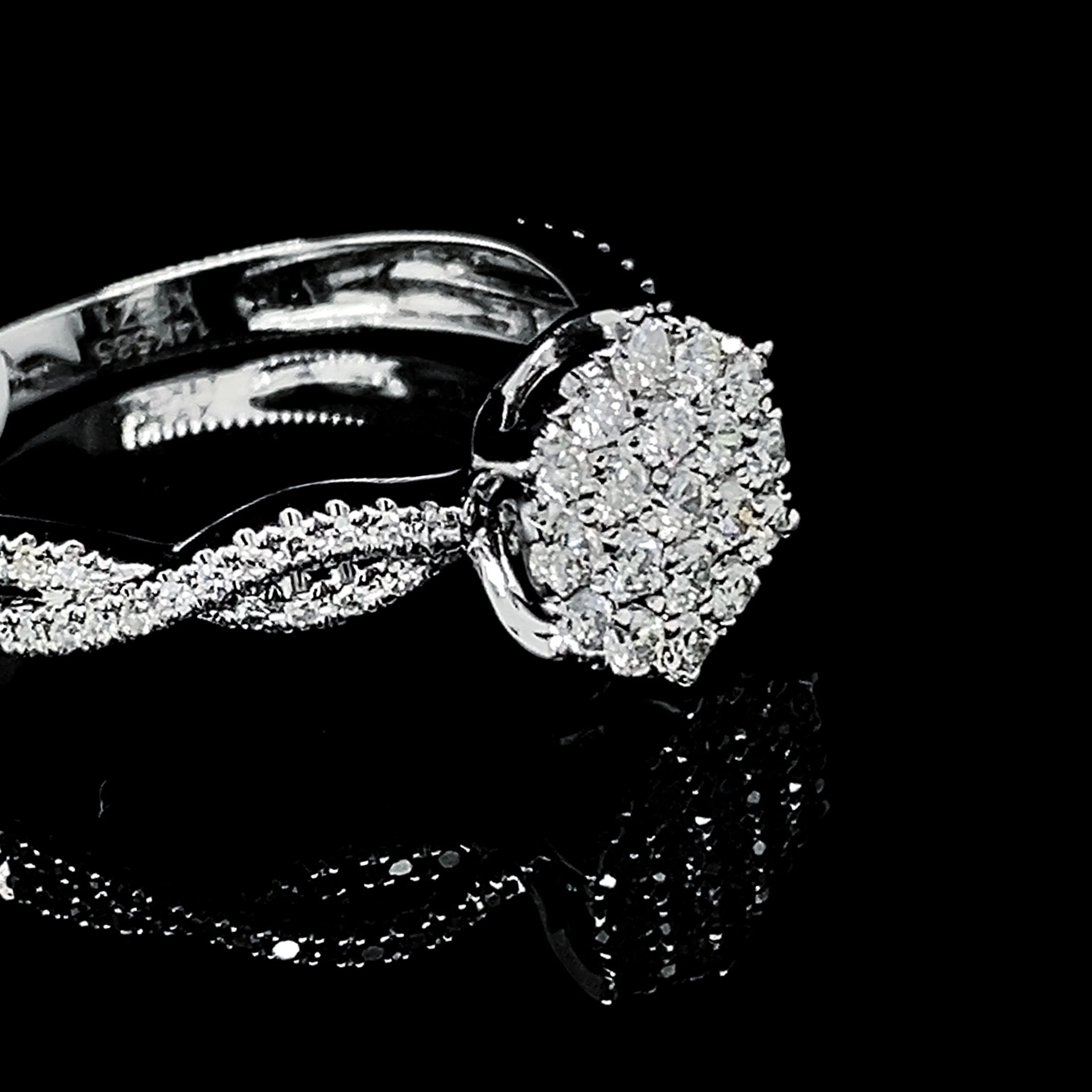 Round Twisted Paved Band Diamond Ring 14kt